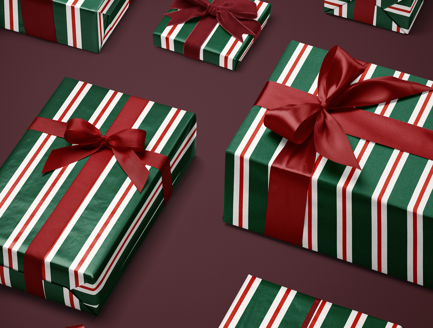 Papier cadeau de Noël à rayures rétro | Motif rayures vertes et rouges vintage