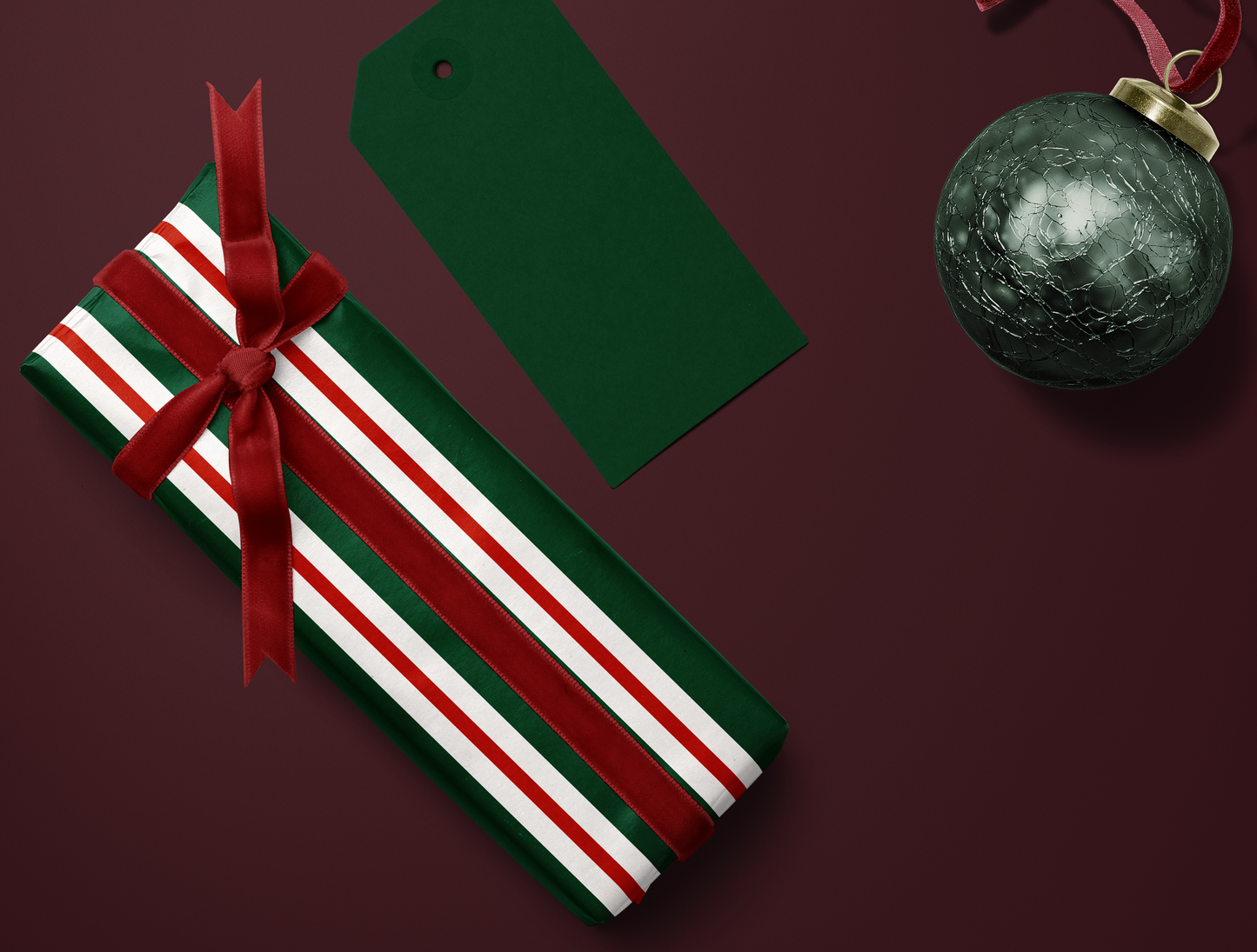 Papier cadeau de Noël à rayures rétro | Motif rayures vertes et rouges vintage