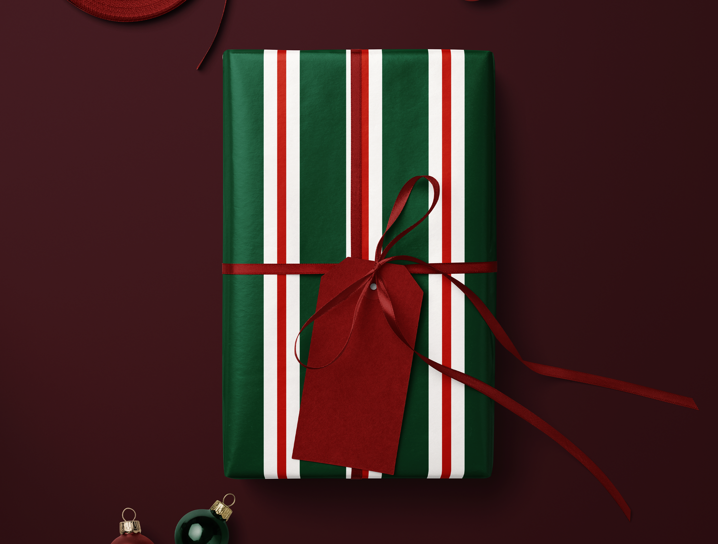 Papier cadeau de Noël à rayures rétro | Motif rayures vertes et rouges vintage