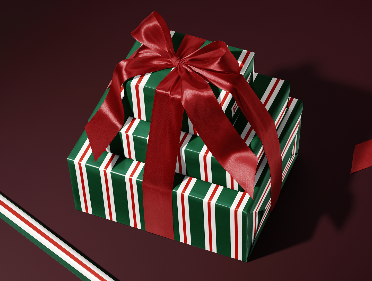 Papier cadeau de Noël à rayures rétro | Motif rayures vertes et rouges vintage