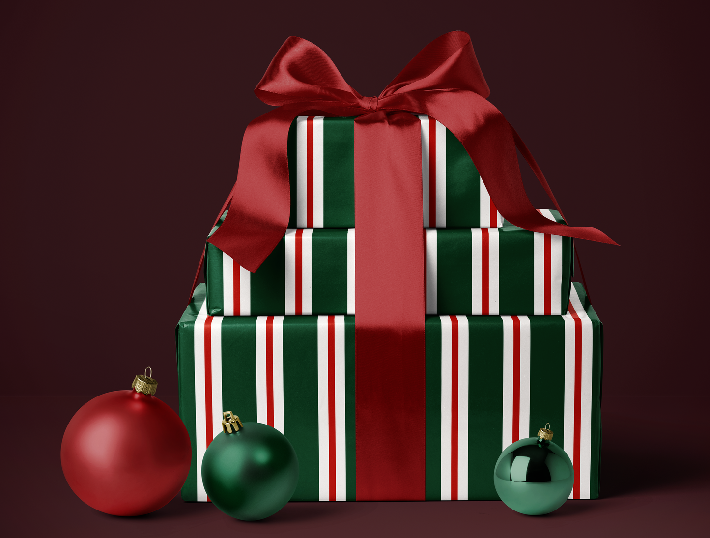 Papier cadeau de Noël à rayures rétro | Motif rayures vertes et rouges vintage